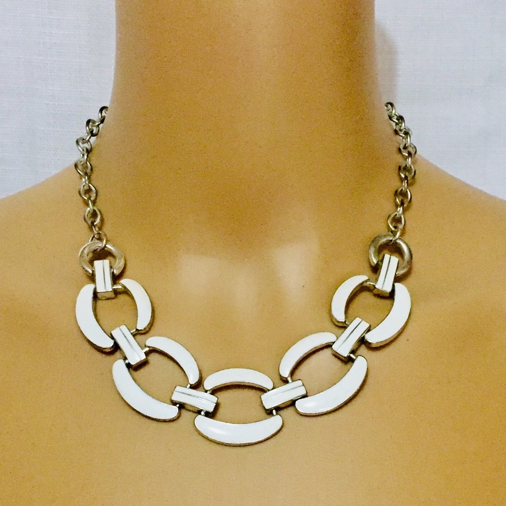 Classy & Stylish Statement Necklace